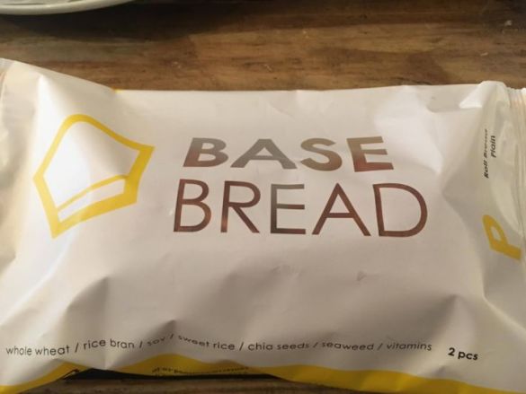「BASE BREAD」（ベースフード社）