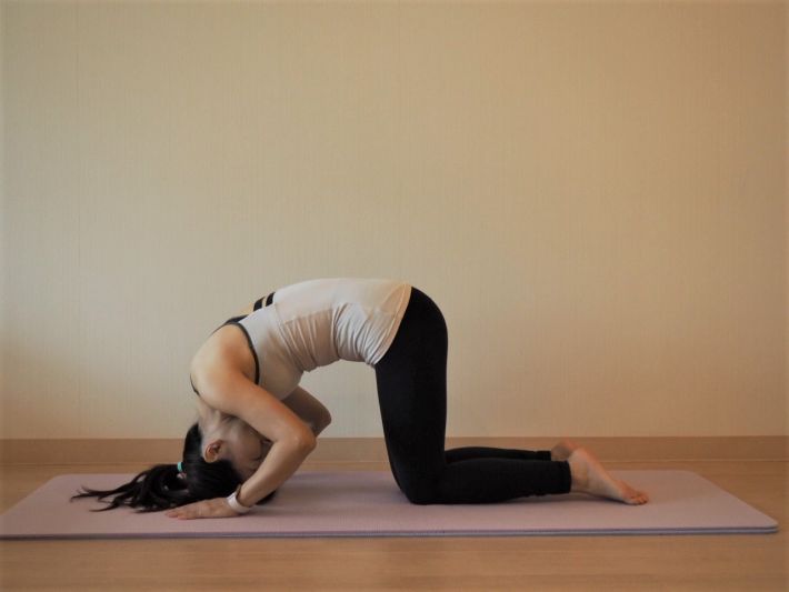 花粉症を緩和するヨガ、ウサギのポーズ３