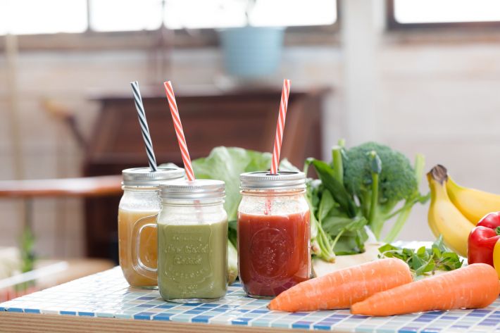 1日5皿は厳しい人が野菜を上手に取り入れるなら・・・ジュース？コンビニサラダ？