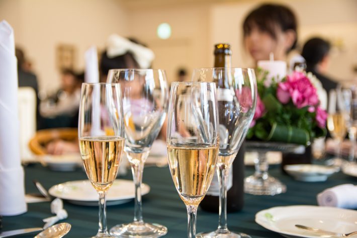 オルゴール調のアニメBGMが流れる会場