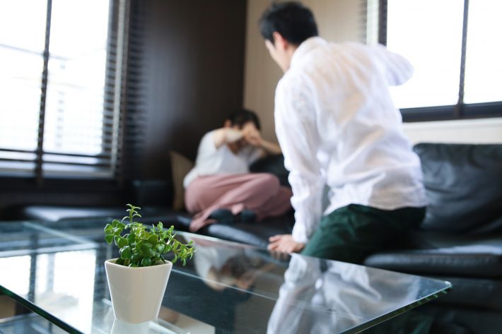 配偶者からのDV被害の8割が女性