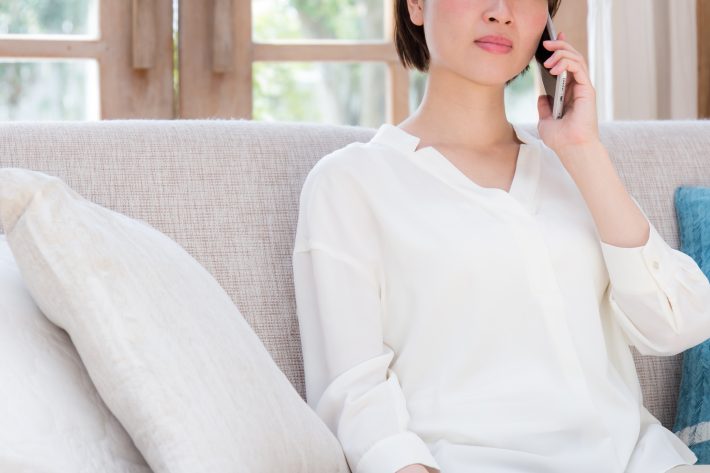 彼のスマホに知らない女から電話が…