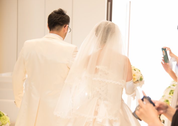 バージンロードを歩く新郎新婦 BGMはアニソン