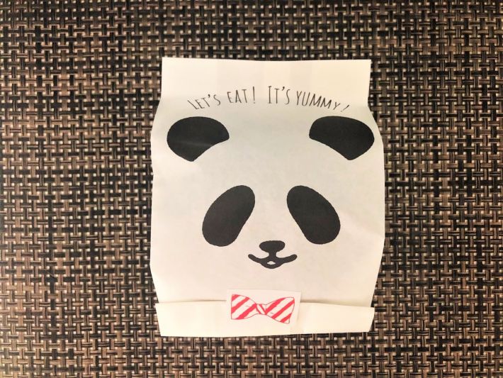 100均の映え花見グッズ「パンダ柄おにぎり袋（5枚入り）」