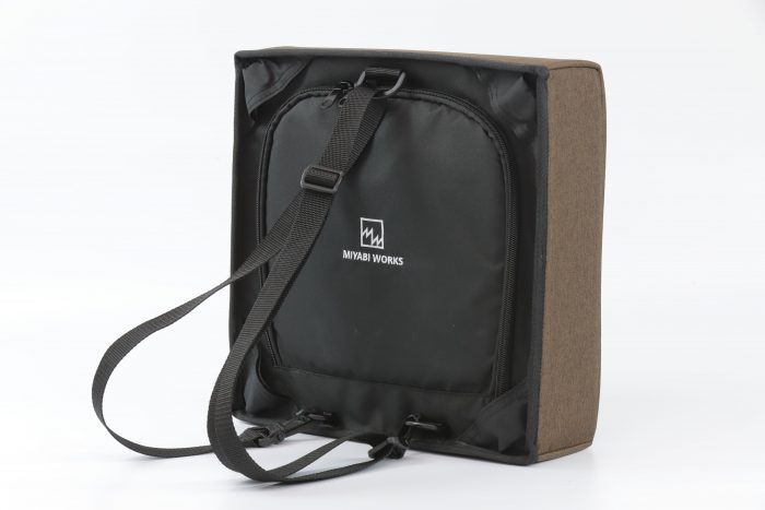 背負いベルトでリュックになる「OTE(On The Exit)」