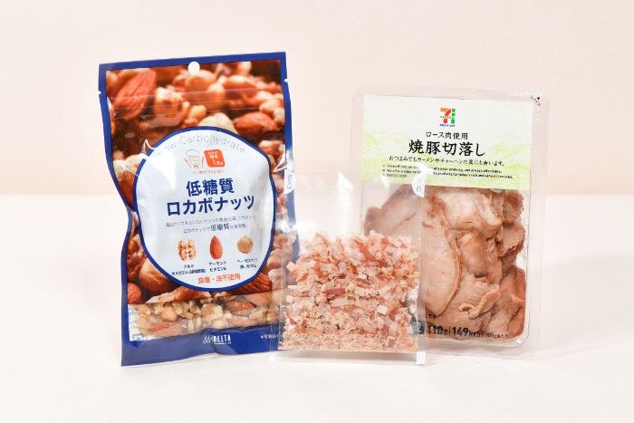 ナッツ、かつおぶし、豚肉