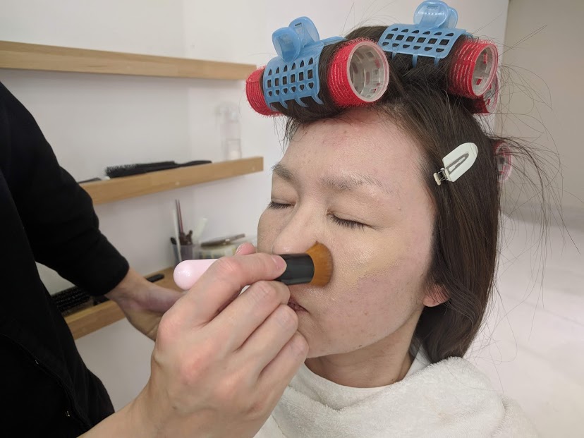 船津さんメイク中