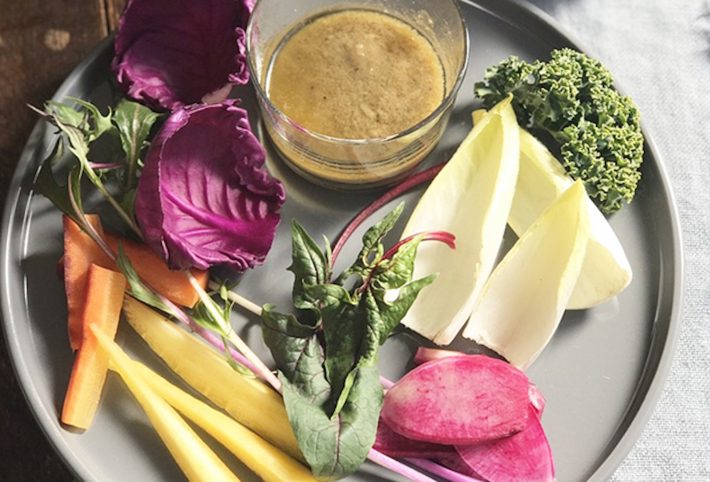 旬の野菜や好みの野菜をディップ！