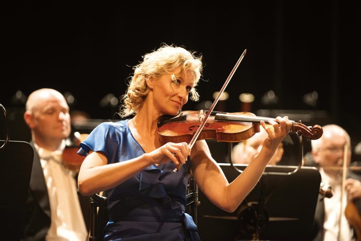 『パリ、嘘つきな恋』より