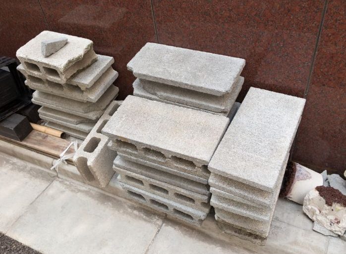 コンクリートブロック、駐車場、工事現場