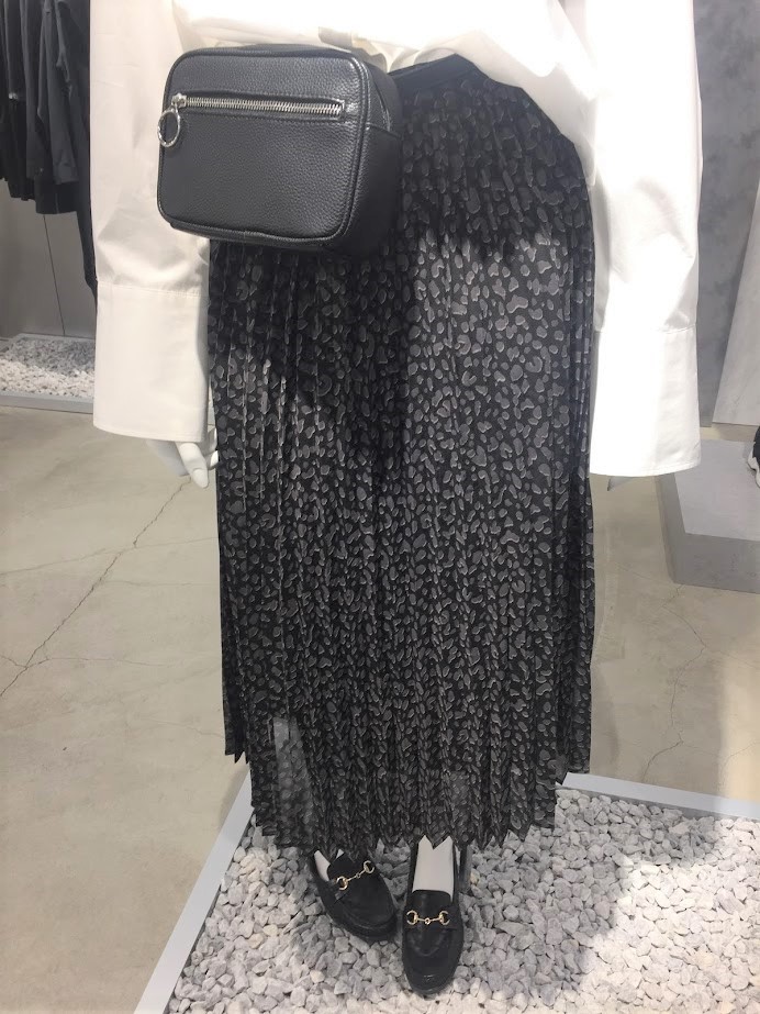 プリントプリーツスカート（レオパード） ￥1,990（7月上旬発売予定）