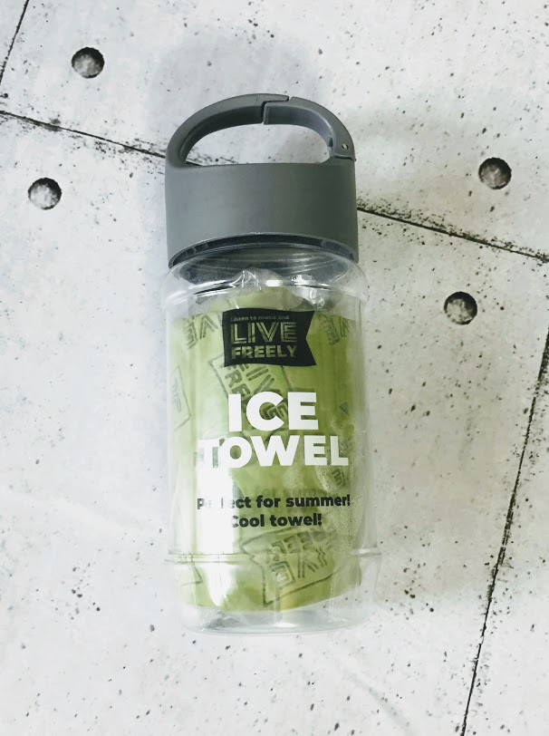 ひえひえタオル　300円／3COINS