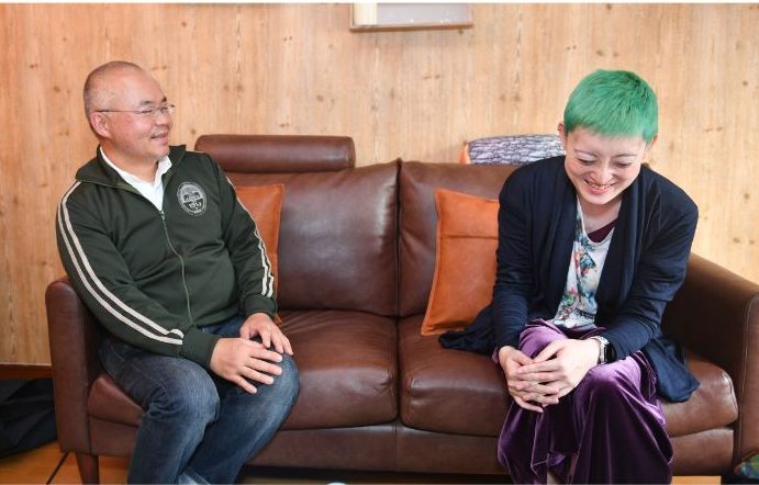 左から、サムソン高橋さんと能町みね子さん