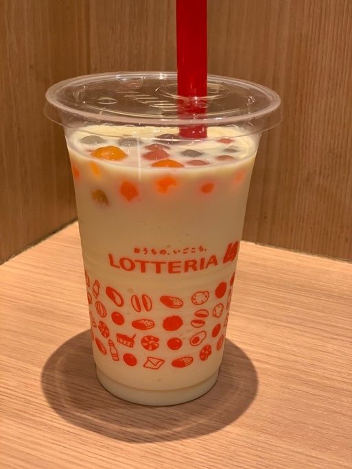 ロッテリア「タピオカシェーキ（バニラ風味）」（320円税込）