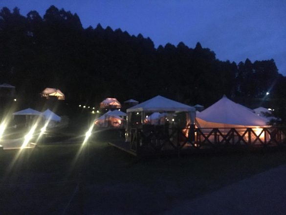 夜はこんな風景に。