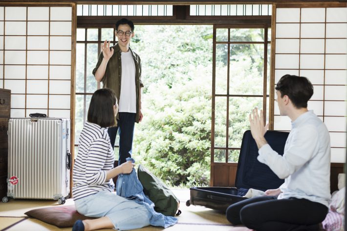 格安ゲストハウスに滞在する女性。安全なの？