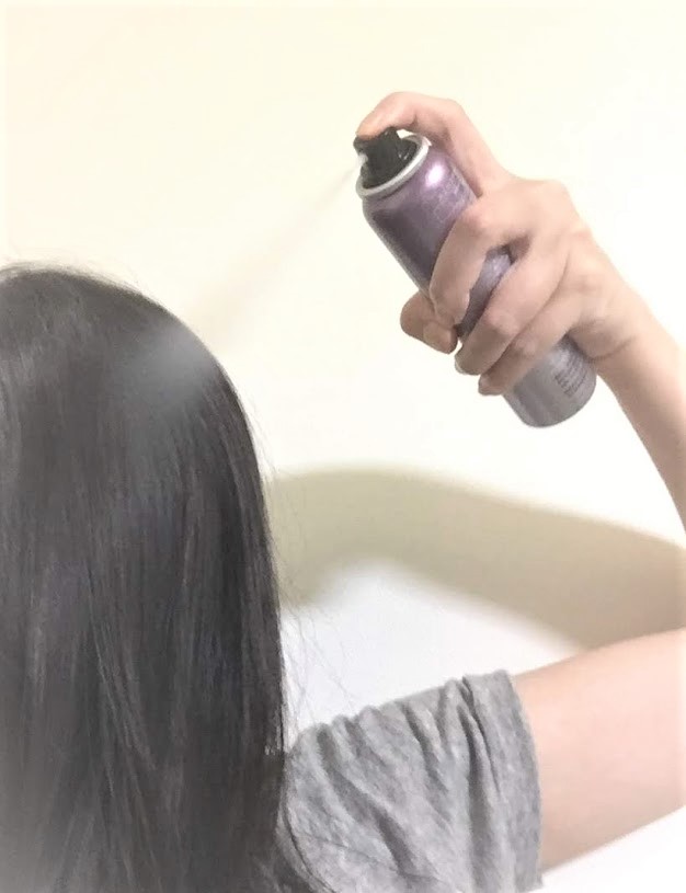 頭皮から20㎝ほど離してスプレーするのがポイント