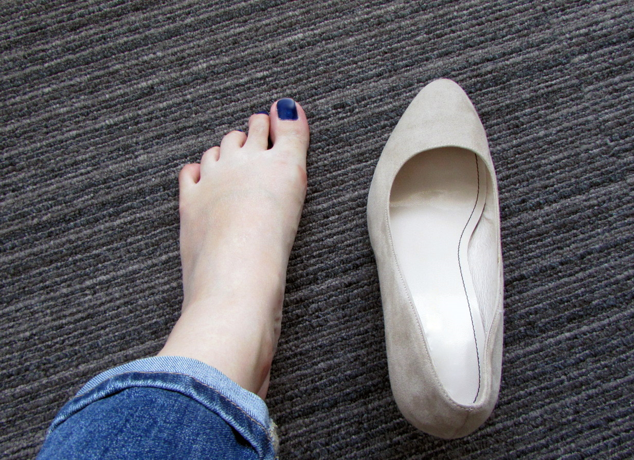足と並べてみる　靴