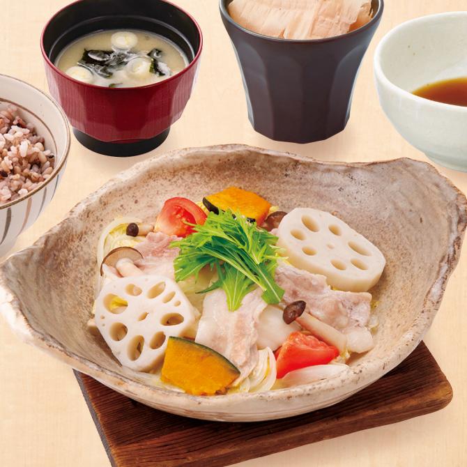 「野菜と豚の蒸し鍋定食（534kcal）」