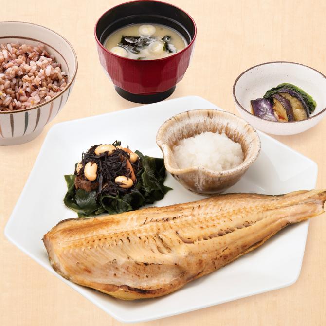 「しまほっけの炭火焼き定食（589kcal）」