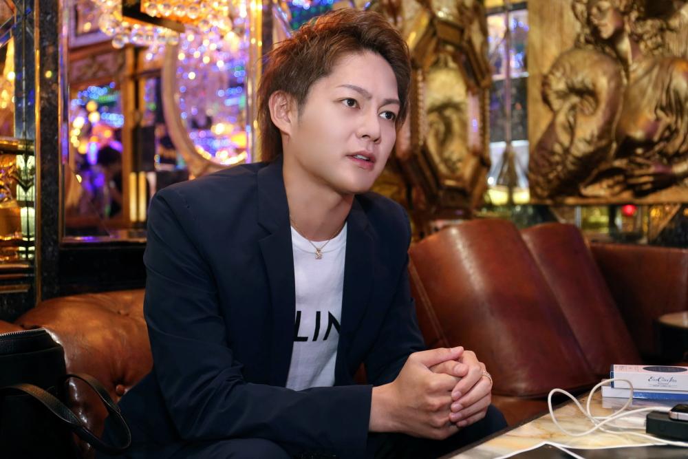 三崎優太氏　青汁王子　三崎愛汁　ホスト　愛本店