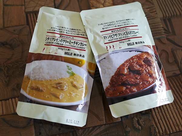 スパイスカレー　素材を生かした　シチリアレモンのクリーミーチキンカレー（無印良品）　350円 、素材を生かしたカレー　マトンドピアザ（マトンと玉ねぎのカレー）（同上）　490円