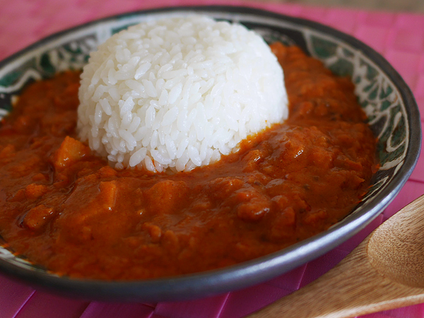 スパイスカレー　旨味きわだつ 海老のキーマ（中村屋）　356円、だしきわだつ スープカリー ３種の濃厚だし、香りたつスパイス（同上）　496円、