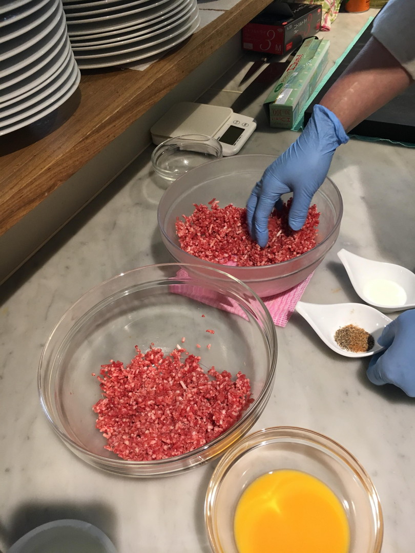 ひき肉のこね方は2通り