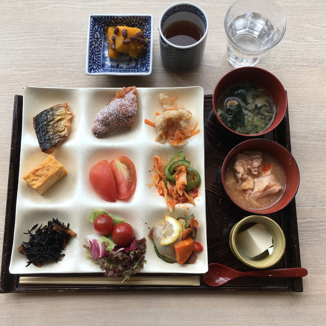 ランチを皿に盛ってみました