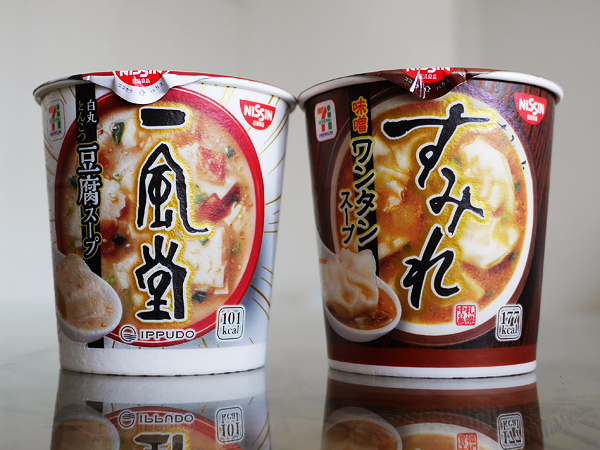 日清食品「セブンプレミアム　一風堂　白丸とんこつ豆腐スープ」(左)、「セブンプレミアム　すみれ　味噌ワンタンスープ」　※セブンアンドアイグループ限定商品