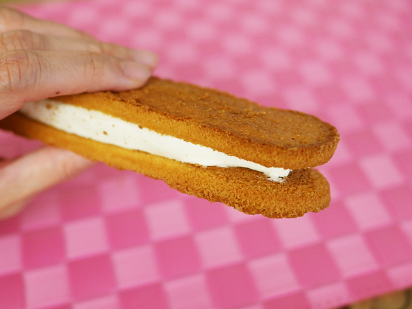 ワンハンドスイーツ　ファミリーマート