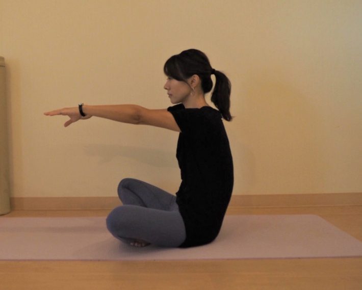 スマホをいじる姿勢を改善1