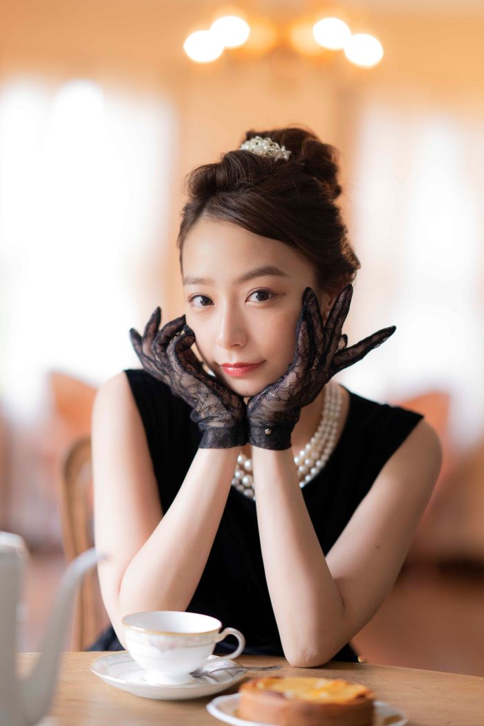 「ティファニーで朝食を」ルックの宇垣美里さん