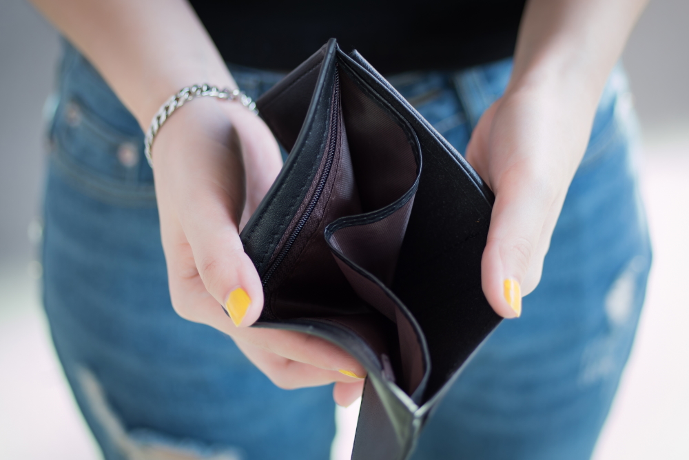 財布　貧乏　女性