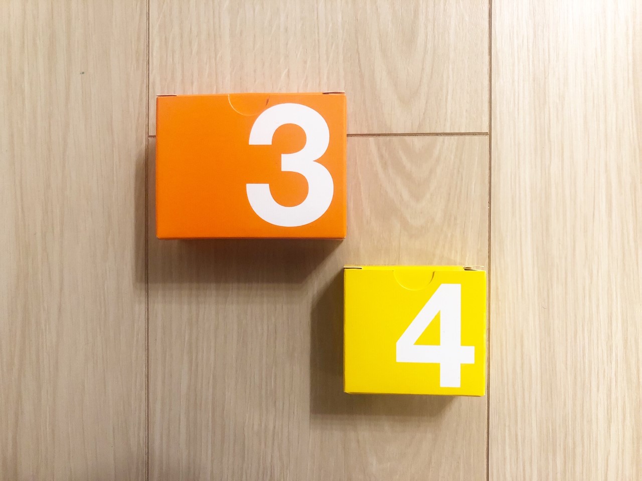 アスクル「アルカリ乾電池」単3形10本入り、単4形10本入り ともに261円