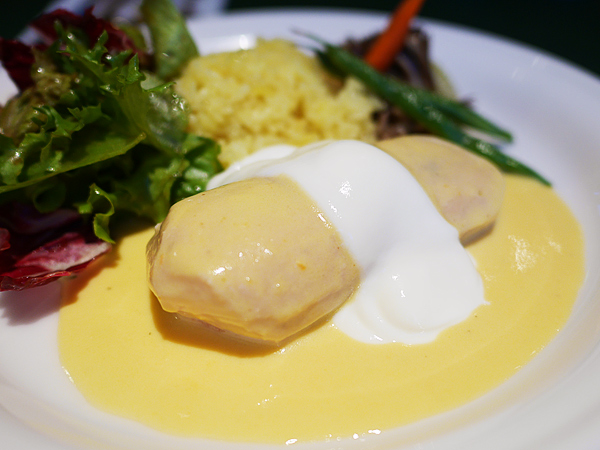 「ベルギーヨーグルト ピュアナチュール プレーン 砂糖不使用」 105g　166円、「ベルギーヨーグルト ピュアナチュール ブルーベリー」　100g　183円