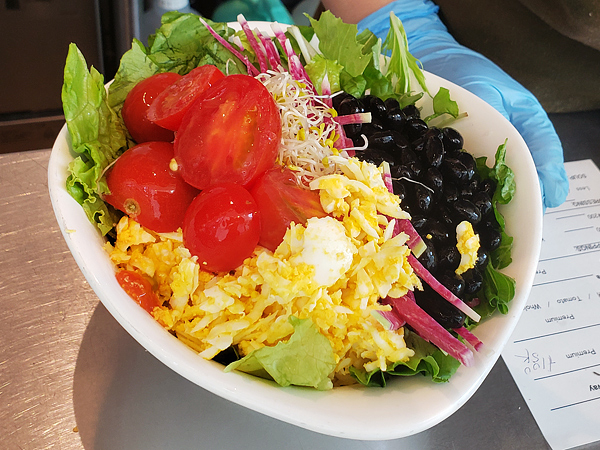 シンガポールのサラダ専門店「SaladStop!（サラダストップ）」に学ぶ お腹いっぱい食べても太らないサラダ術