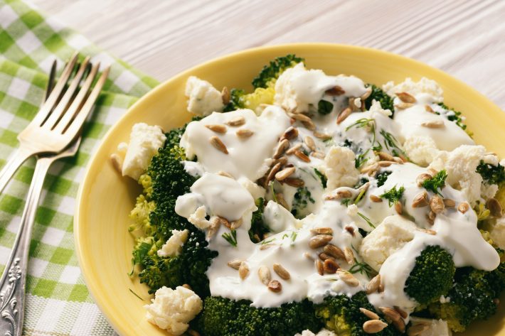 (4) ドレッシングがクリーミーなサラダ