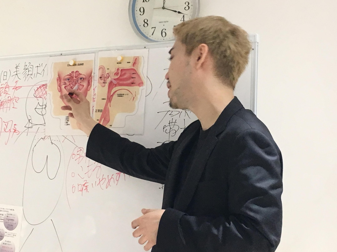 解剖図を示して説明