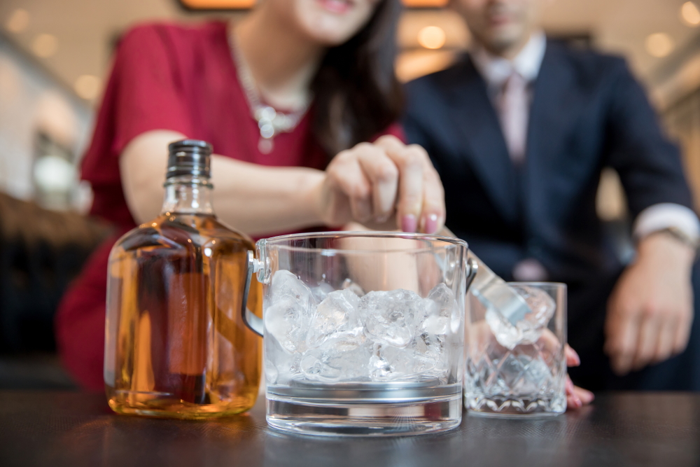 女性　水商売　クラブ　スナック　ママ