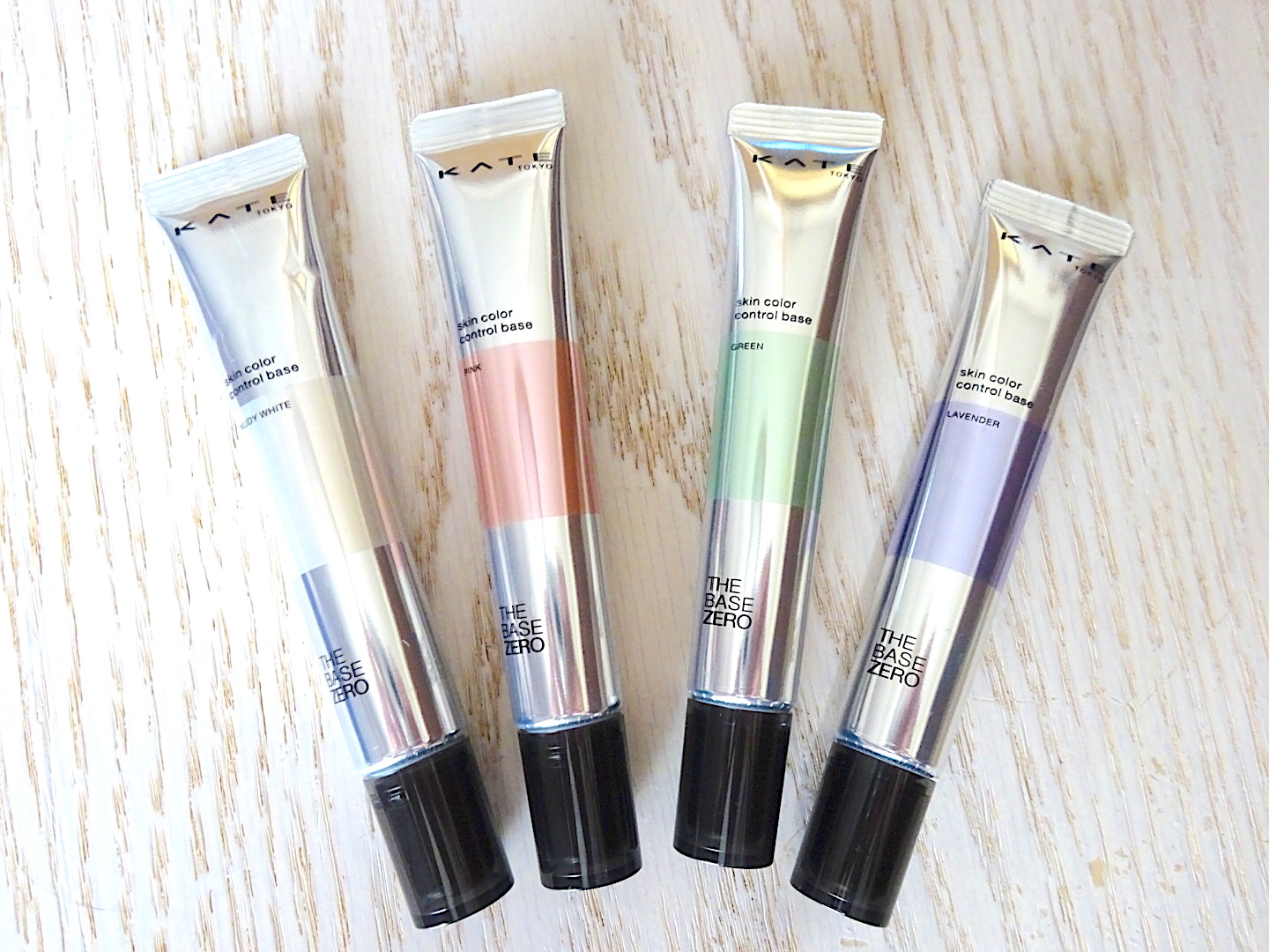 KATE「スキンカラーコントロールベース」各1500円
