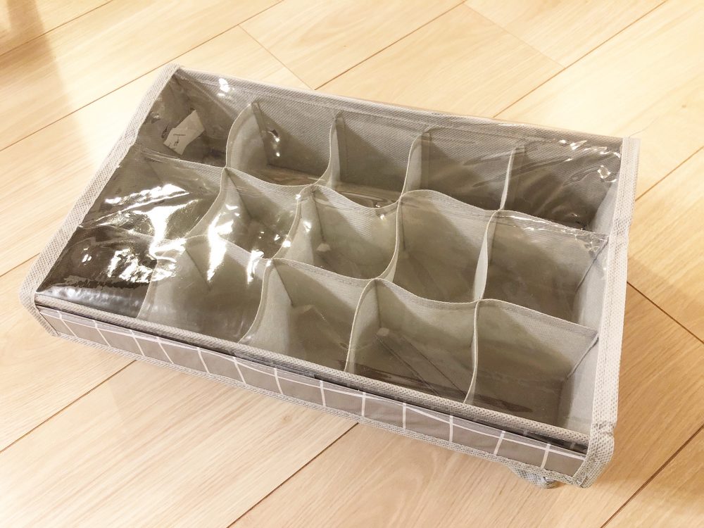 メイソウ【MINISO名創優品】　【靴下収納ケース】400円