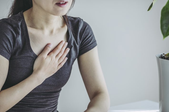 貧乳に悩む女性、性活相談