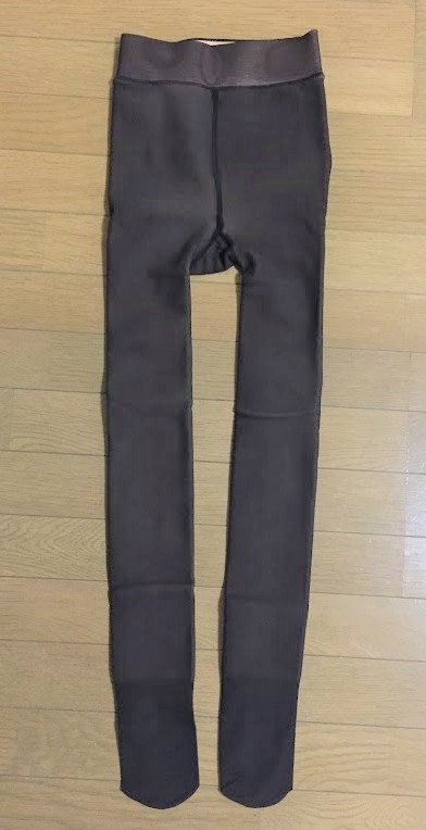 広げた状態／20デニールの黒タイツを履いてる風に見える1200デニールの裏起毛タイツ