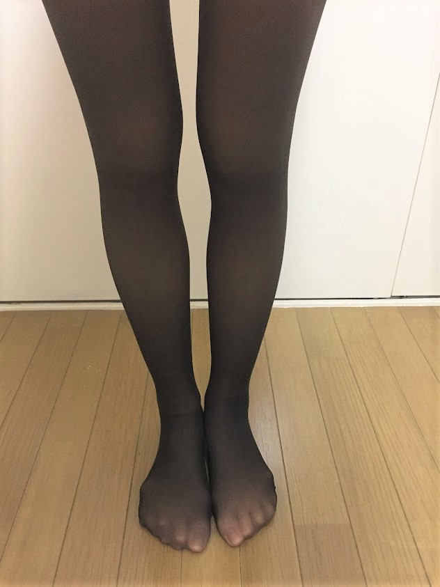 正面／20デニールの黒タイツを履いてる風に見える1200デニールの裏起毛タイツ