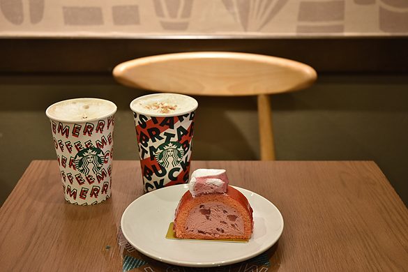 スタバ＆タリーズの季節限定ドリンク飲み比べ　Ichiei Taguma×デザート ストロベリーディスカバリー