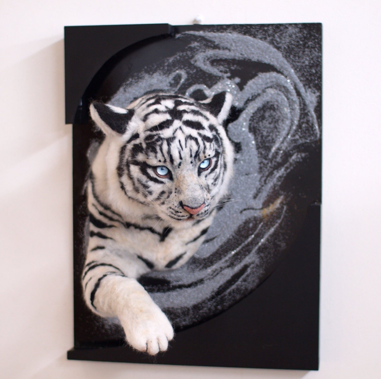 @MocomacoFさんの羊毛フェルト作品　「ホワイトタイガー」