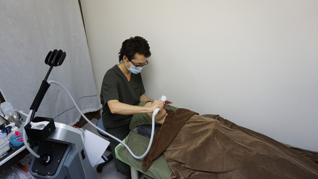 治療はベッドで行います