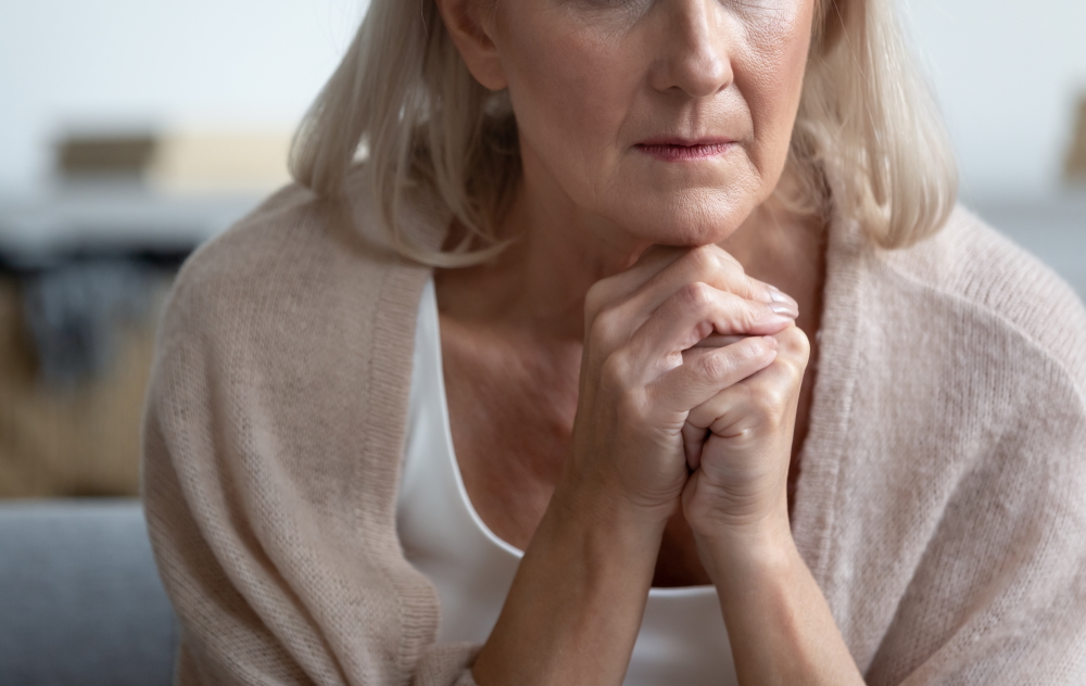 悲しそうな女性