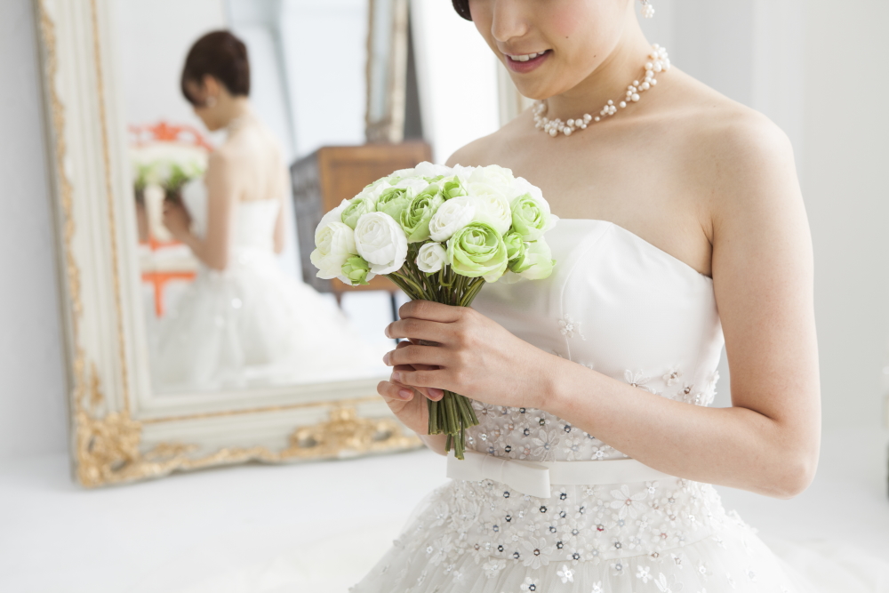 結婚式　花嫁　ドレス試着